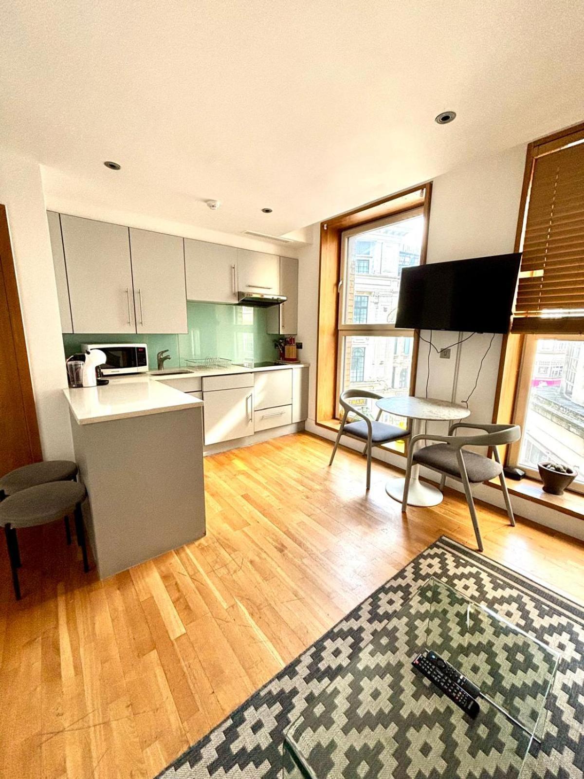 1 Bedroom In Piccadilly Circus St James Cov1 ลอนดอน ภายนอก รูปภาพ